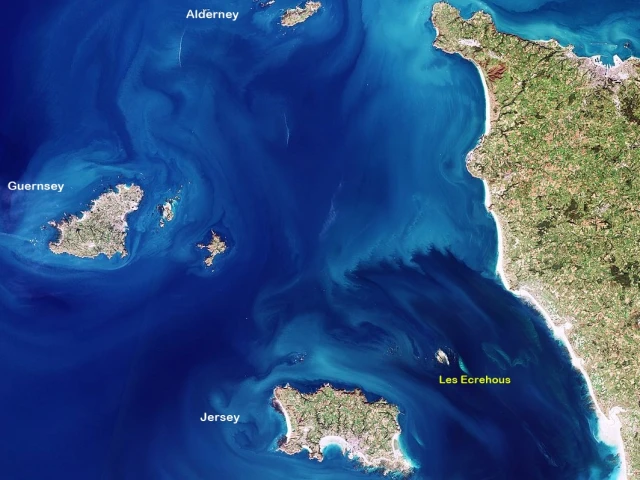 Les Ecrehous reef between Jersey and France